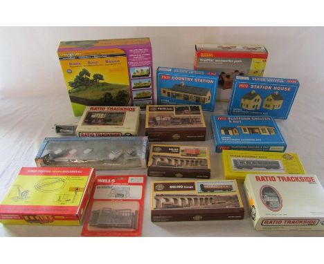 Various railway model kits inc Hornby, Ratio &amp; Peco
