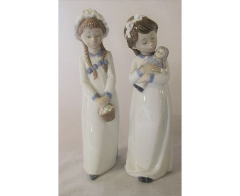 2 Nao figurines H 27 cm