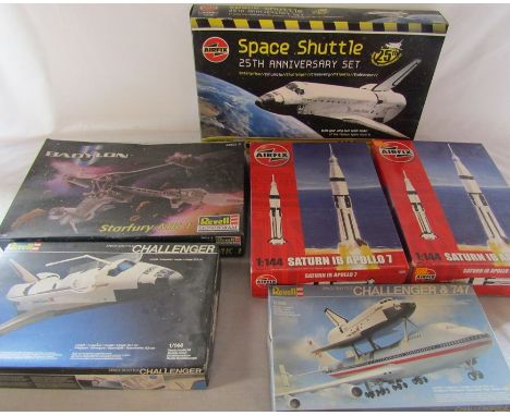 Selection of Airfix and Revell model kits relating to Space inc Space Shuttle 25th anniversary set, Challenger &amp; Saturn I