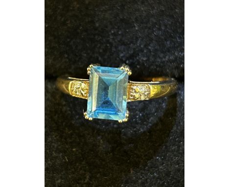 9ct Gold ring set with blue topaz & diamonds Size O 2.1g 