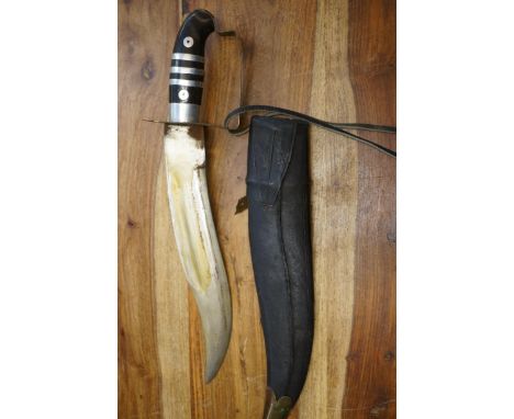 Hunting knife with scabbard 