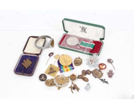 First World War Victory medal, named to 101. A.SJT. F. Kemp. R.A.M.C., together with Women's Voluntary Service medal in box o