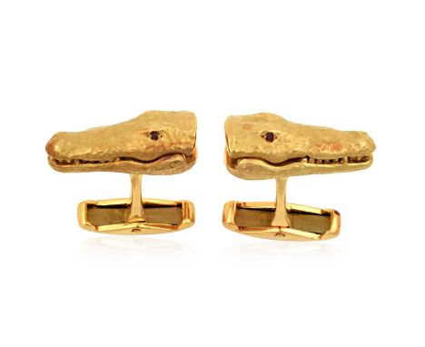A Pair of 18 Carat Gold Crocodile Cufflinksthe yellow textured crocodile head motif with articulated jaws and inset with roun