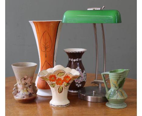 Various 1930's themed ceramics and a lamp