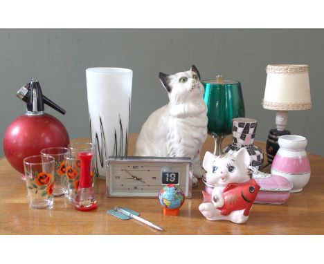 A mixed lot of 1950's style ornaments including a clock, lamp, cat ornaments, soda siphon and glasses etc