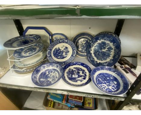 A shelf of early 20c onwards blue and white plates etc 