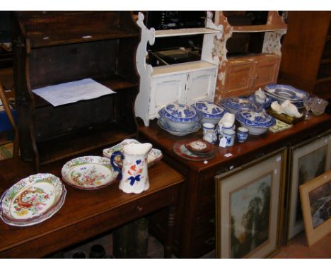 Waring & Gillow Copeland Spode serving ware, together with assorted blue and white and other collectable ceramic and glass 