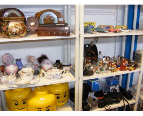 A sundry lot of collectables, including vintage toys, ceramic items and a magnifying glass - on two shelves 