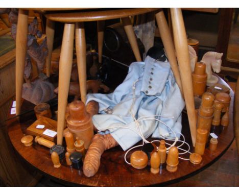 Assorted treen, an Indonesian string puppet and a wood cased mantel clock, etc. 