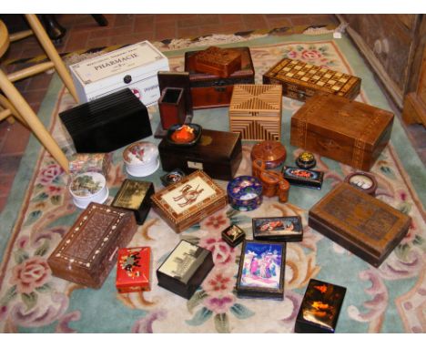 Assorted trinket boxes 