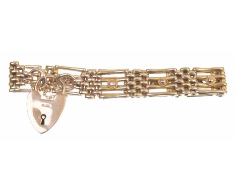A 9k gold gate link braceletOf conventional form, with a heart shaped padlock clasp, inner diameter approx. 16cm, weight 19.5