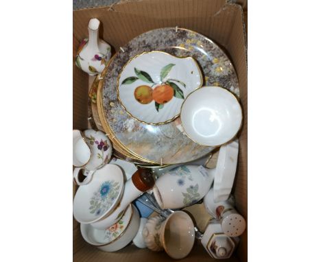 Wedgewood - A set of eight limited edition yesterday's child cabinet plate; Royal Worcester