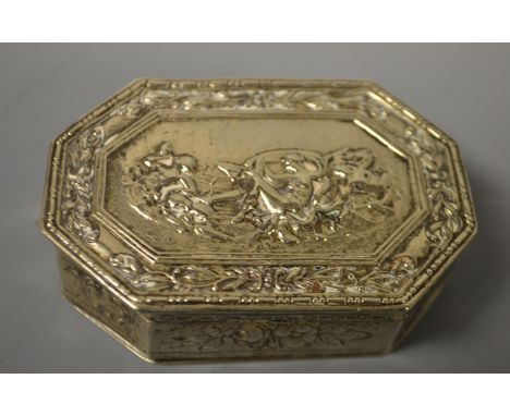 An ornate Victorian snuff box, mythological scene to lid