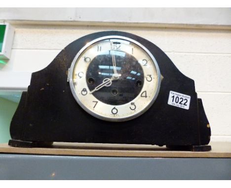 WESTMINSTER MANTLE CLOCK. Westminster chime mantle clock with key and pendulum