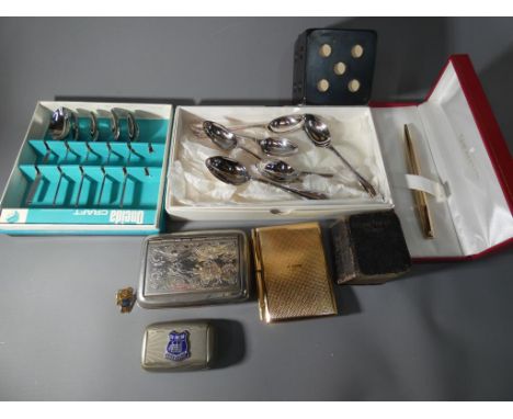 A good mixed lot to include a Sheaffer ballpoint pen with presentation case, a Babbacombe enamelled badge set on a snuff box,