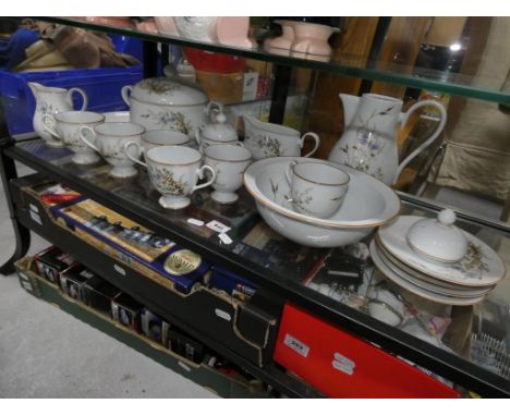 Noritake - 21 pieces of Noritake ceramic tableware, hand painted with a floral decoration [qty] This lot must be paid for and