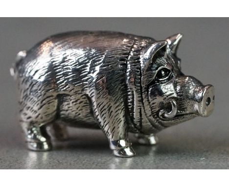 Solid silver cast figure of a pig, length approx. 2.5cm 