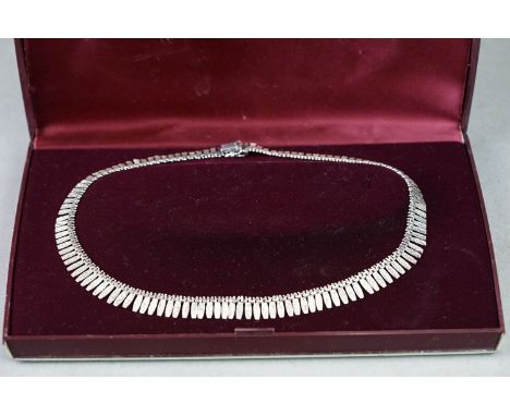 Decorative silver necklace with case 