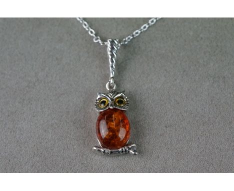 Silver and amber owl pendant necklace 