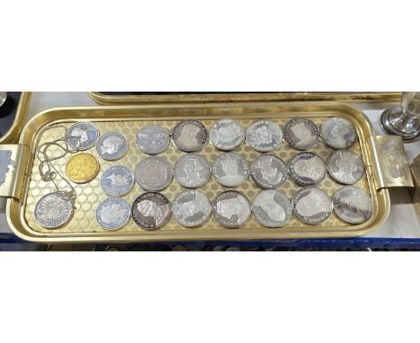 TRAY CONTAINING 17 SILVER GREAT BRITAIN KINGS &amp; QUEENS OVER THE CENTURIES SILVER COMMEMORATIVE COINS, 7 VARIOUS SILVER CO