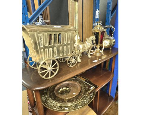 BRASS TRAVELLERS CARAVAN WITH CLYDESDALE HORSE, BRASS PLAQUES, BRASS TODDY KETTLE, BRASS LAMP, BRASS VASE ETC