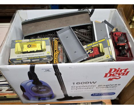 BOX CONTAINING VARIOUS MODEL RAILWAY TRACK, BOXED LOCOMOTIVE, ENGINES, MAIN LINE RAILWAYS TOY, WRENN RAILWAYS