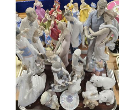TRAY CONTAINING 15 NAO &amp; LLADRO ORNAMENTS     