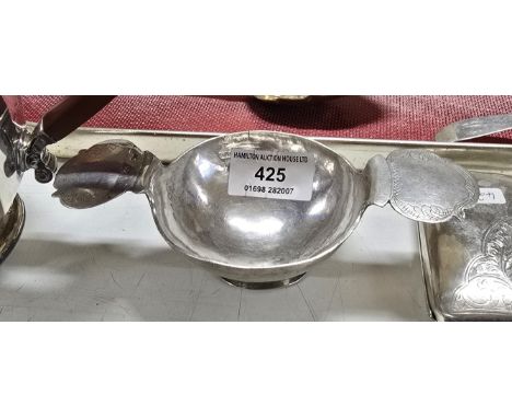 LATE 17TH EARLY 18TH CENTURY SILVER QUAICH, WEIGHT APPROX 83 GRAMS