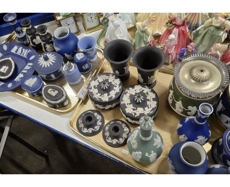 2 TRAYS COMPRISING LARGE QUANTITY OF WEDGEWOOD JASPER WARE COMPRISING VASES , SHAPED DISHES, LIDDED DISHES, TABLE LIGHTER, IC