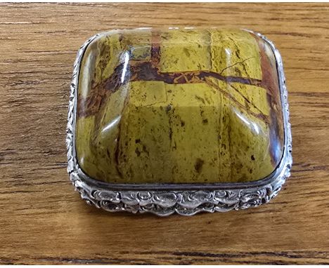 VERY FINE 18TH CENTURY JACOBITE SCOTTISH SILVER GILDED VINAIGRETTE WITH POLISHED AGATE TOP &amp; ROUNDED BASE     