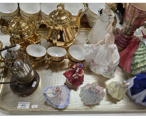 TRAY CONTAINING MALING VASE, 8 ROYAL DOULTON FIGURINES, MECHANISED BIRD IN CAGE, HALF SET OF BAVARIAN GILDED TEAWARE