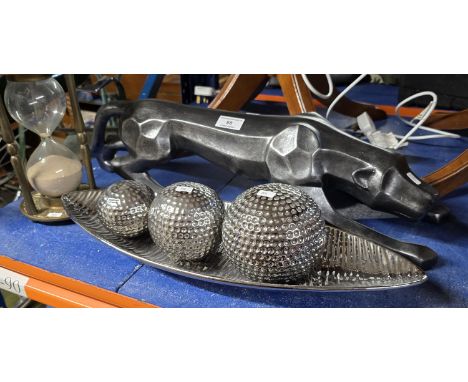JAGUAR DISPLAY, SAND TIMER, MODERN TABLE DISPLAY