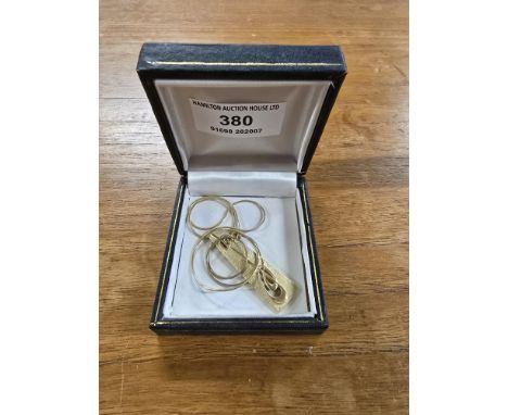LADIES 9CT GOLD NECK CHAIN WITH 9CT GOLD ART NOUVEAU STYLE PENDANT, WEIGHT APPROX 10.1 GRAMS