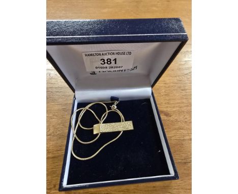 9CT GOLD LADIES NECK CHAIN WITH 9CT GOLD MODERNIST PENDANT, WEIGHT APPROX 10.5 GRAMS