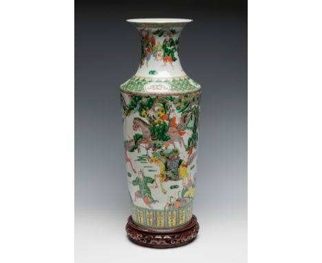 Chinese Wukai vase, Qing dynasty, Kangxi period. First quarter of the 18th century.Hand-painted porcelain.Slightly chipped an