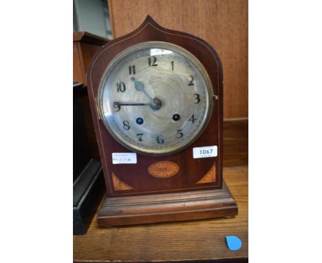 An Edwardian mahogany mantel clock