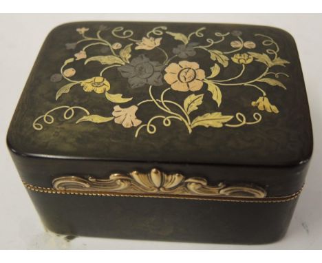 19th Century tortoiseshell pique work snuff box, the hinged lid inlaid with yellow and white metals in a floral design, 6.5cm