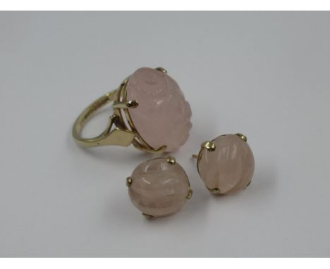 9ct Gold carved rose quartz set dress ring, together with a pair of similar 9ct gold mounted ear studs 