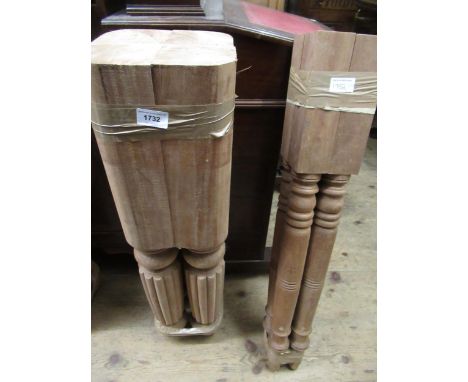 Set of four mahogany turned and reeded table legs, with a smaller set of four ring turned tapering table legs 