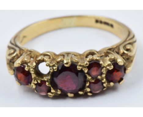 9ct Gold garnet set dress ring (minus one garnet), size M, 3.1g 