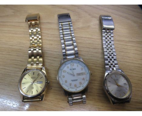 Group of three various gentleman's wristwatches,  Seiko, Timex and Citizen 