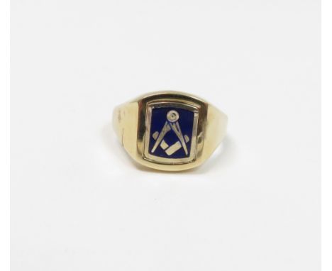 A 9ct gold masonic ring, with swivelling head - one side plain, the other decorated with compass and set square in blue ename