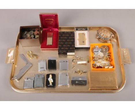 A tray of collectables. To include a boxed Ronson lighter and two other examples, a Mosta 500 lighter, a boxed Colibri lighte
