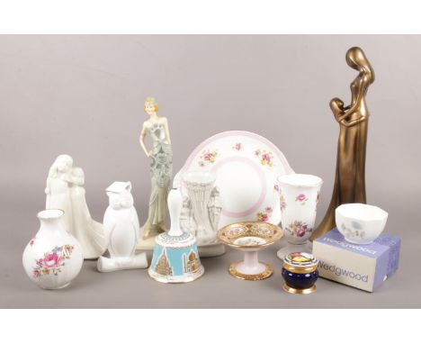 A collection of mixed ceramics. Includes Royal Worcester, Aynsley, Shelley, Wedgwood etc.  