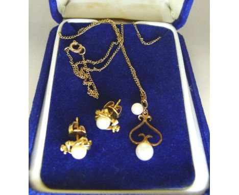 9ct gold pearl pendant and earring set in a Mikimoto box