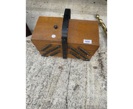 A WOODEN CONCERTINA SEWING BOX CONTAINING VARIOUS SEWING ITEMS