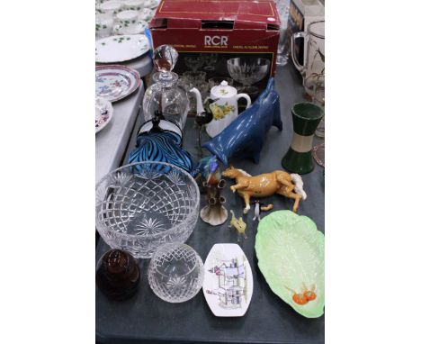 A MIXED LOT TO INCLUDE A TRENTHAM POTTERY STYLE BULL, SHELLEY TEAPOT, ROYAL DOULTON KINGFISHER, CARLTONWARE BOWL, ETC.,
