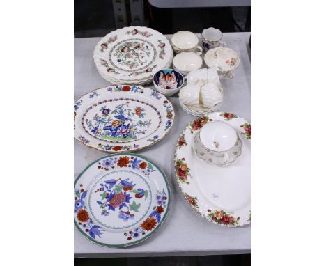 A QUANTITY OF VINTAGE CHINA AND CERAMICS TO INCLUDE COALPORT CUPS AND SAUCERS, MINTON'S CUPS, A ROYAL ALBERT 'OLD COUNTRY ROS