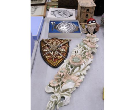 A MIXED LOT TO INCLUDE A SHIELD, LEONARDO TEAPOT, HONEY DISH WITH GLASS LINER AND SPOON, A FLORAL WALL SWAG, ETC