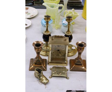 A QUANTITY OF COPPER AND BRASS TO ALSO INCLUDE A LONDON CLOCK COMPANY CARRIAGE CLOCK